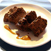 Bizcocho de chocolate con nueves y portobellos glaseados